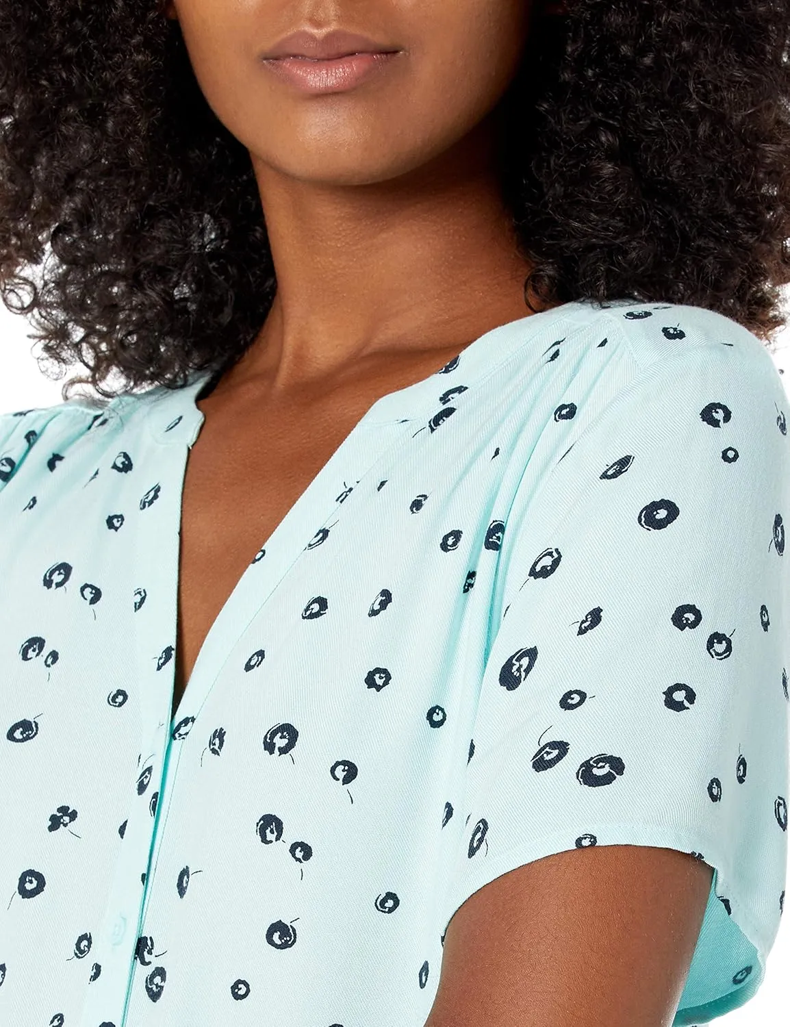 Amazon Essentials Women's Relaxed-Fit Short-Sleeve Woven Blouse